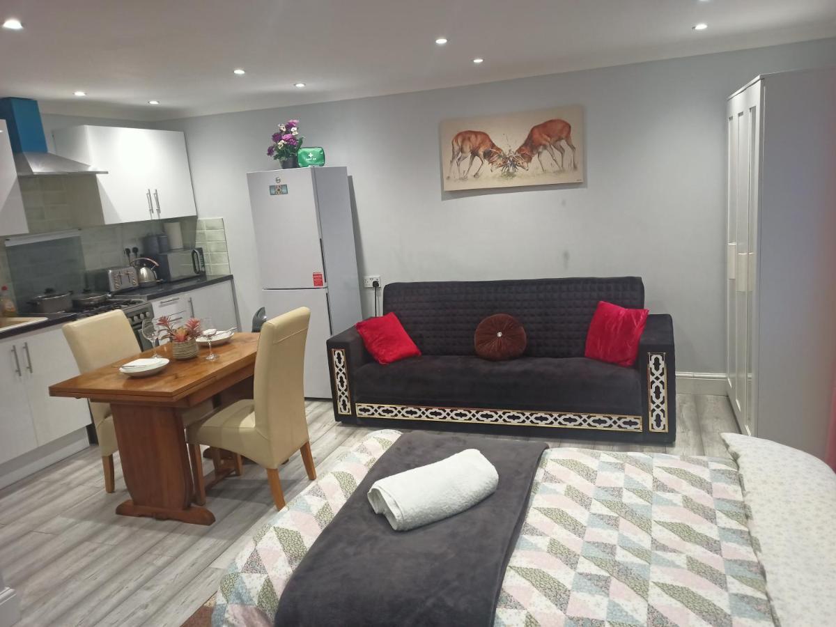 Homey Studio In Newport Perfect For Couples & Travelers Exteriér fotografie