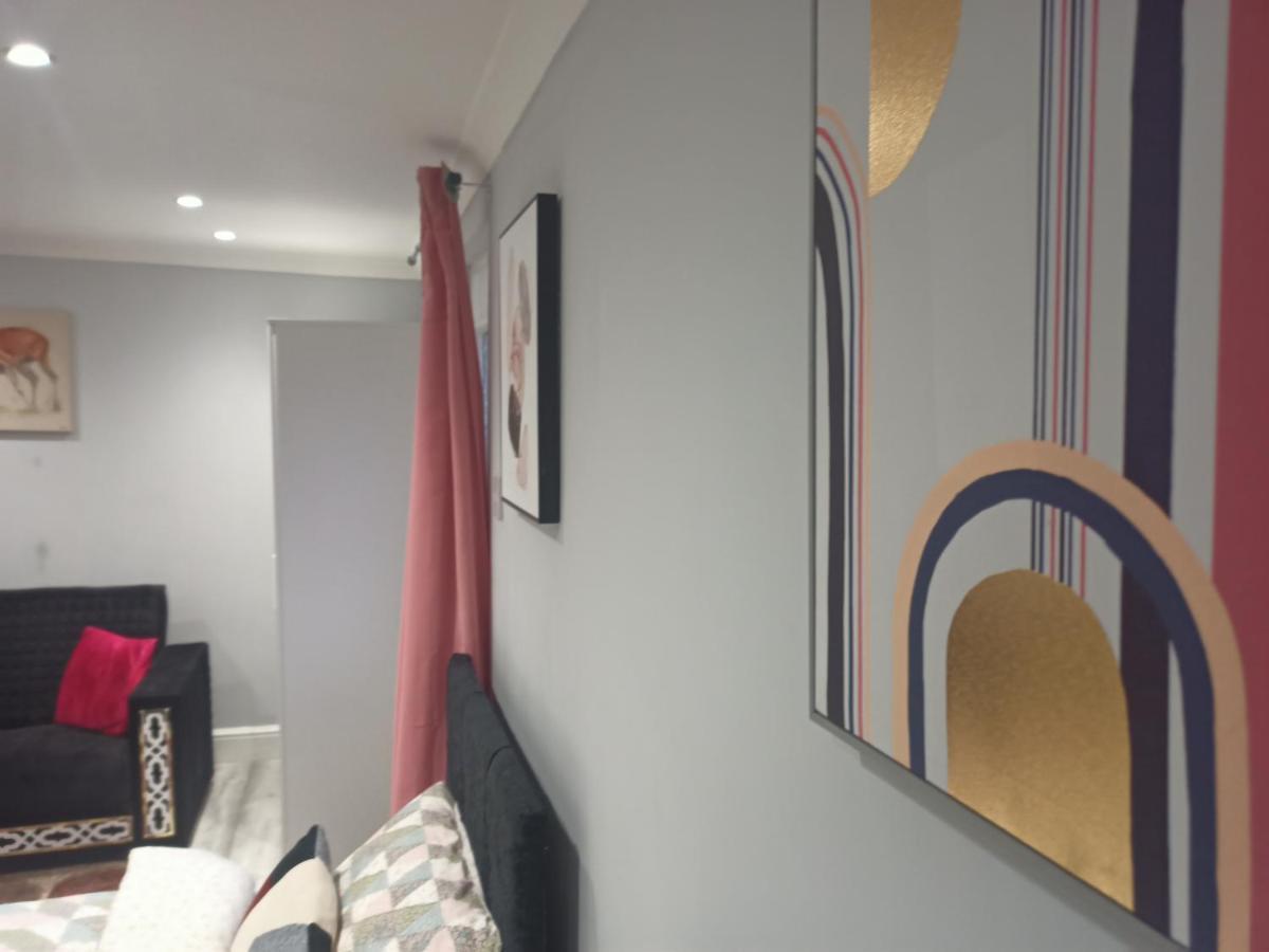 Homey Studio In Newport Perfect For Couples & Travelers Exteriér fotografie