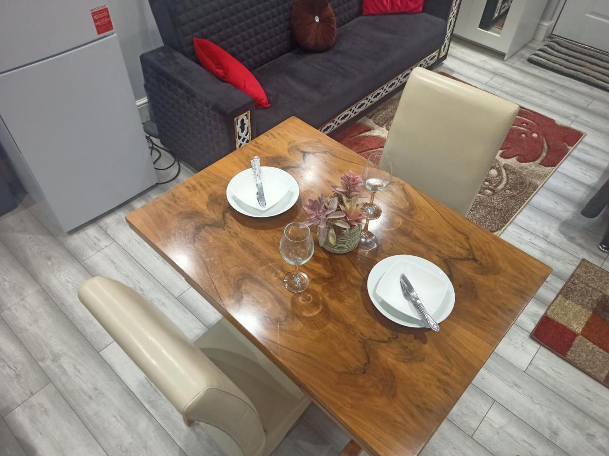 Homey Studio In Newport Perfect For Couples & Travelers Exteriér fotografie