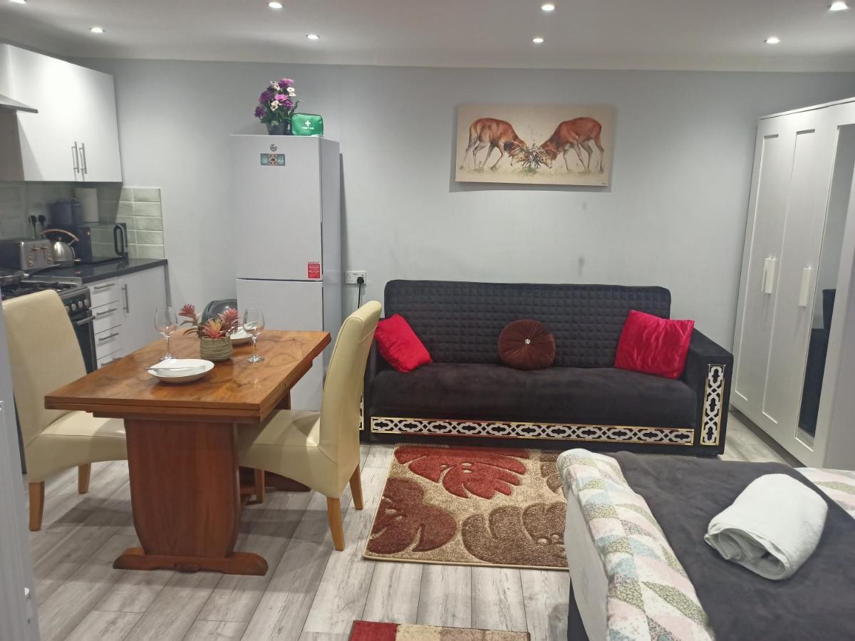 Homey Studio In Newport Perfect For Couples & Travelers Exteriér fotografie