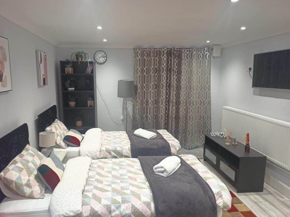 Homey Studio In Newport Perfect For Couples & Travelers Exteriér fotografie