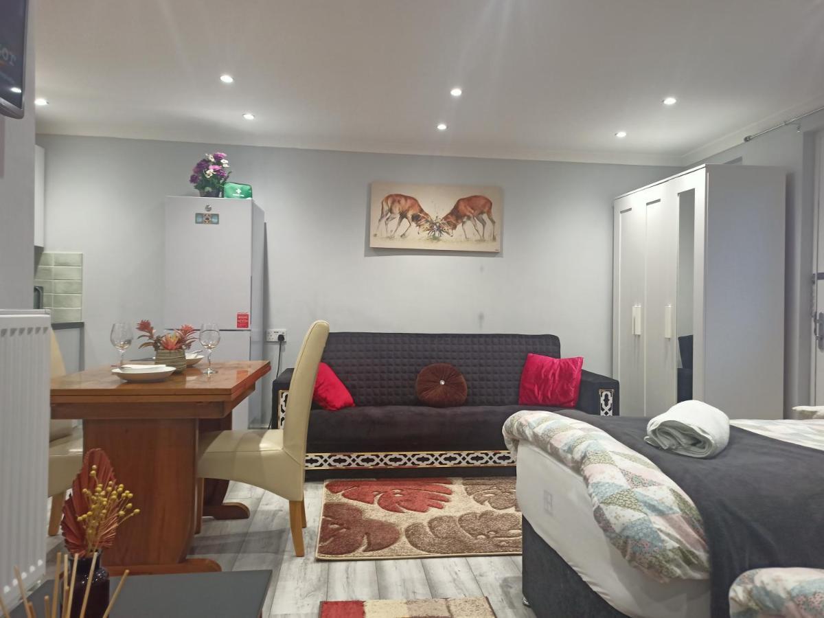 Homey Studio In Newport Perfect For Couples & Travelers Exteriér fotografie