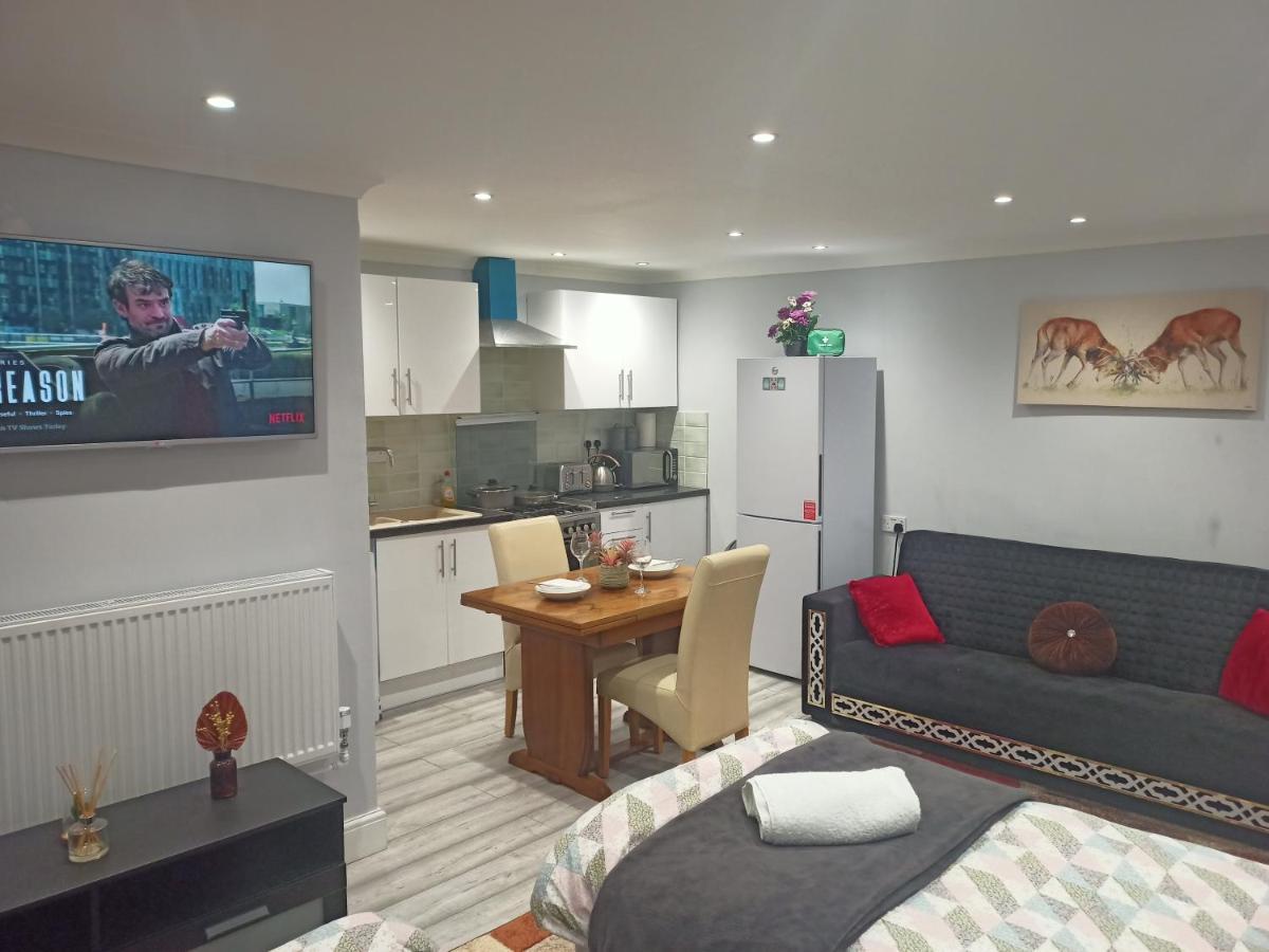 Homey Studio In Newport Perfect For Couples & Travelers Exteriér fotografie
